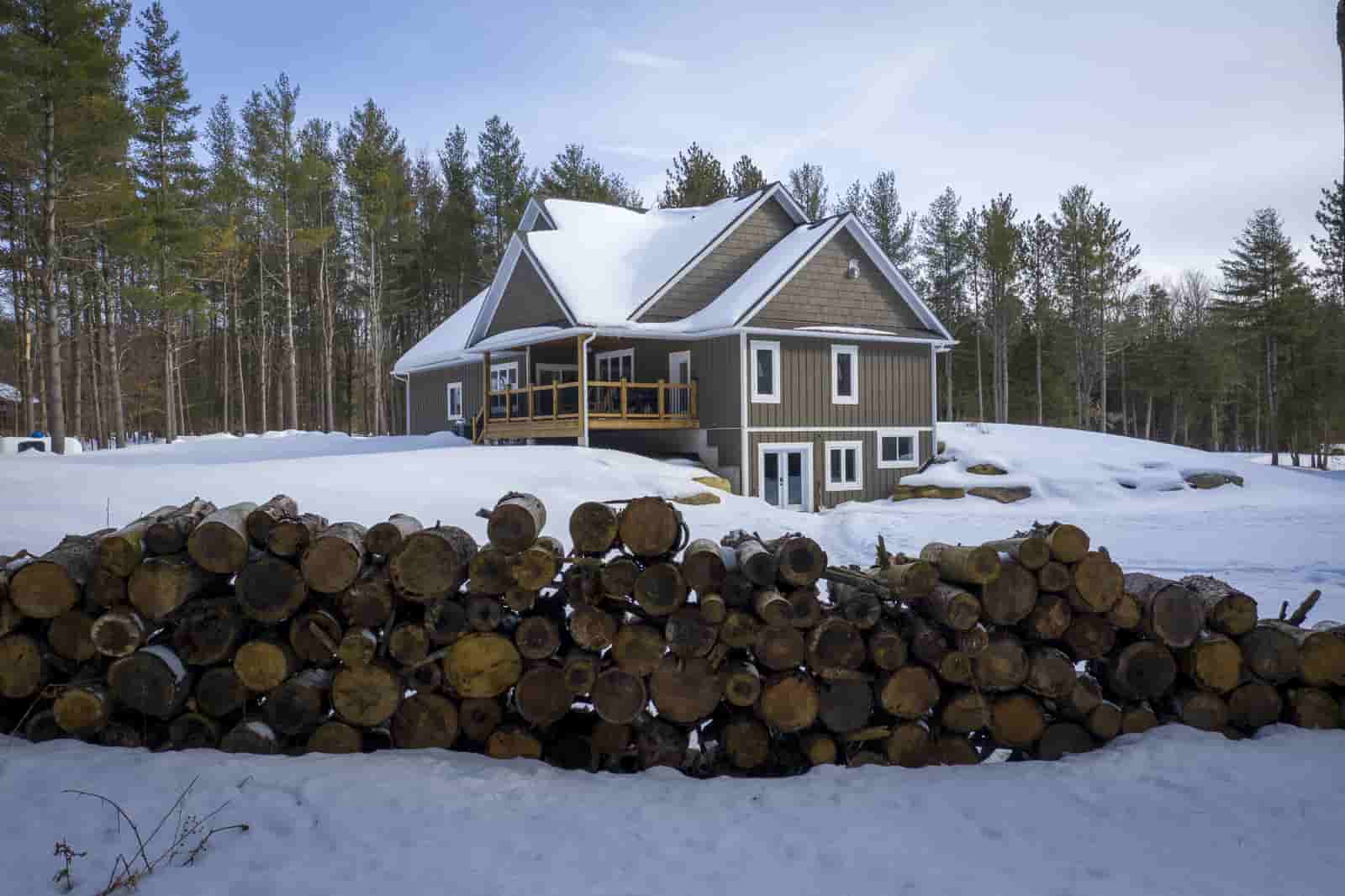 Stunning Property In The Trees- 8 minutes from BVSC