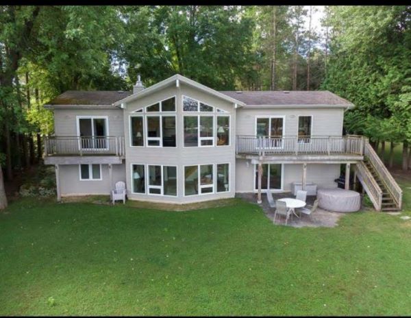 4 Bedroom Home on Blue Mountain Maples For Rent (10 Minute Drive to Beaver Valley Ski Hill)