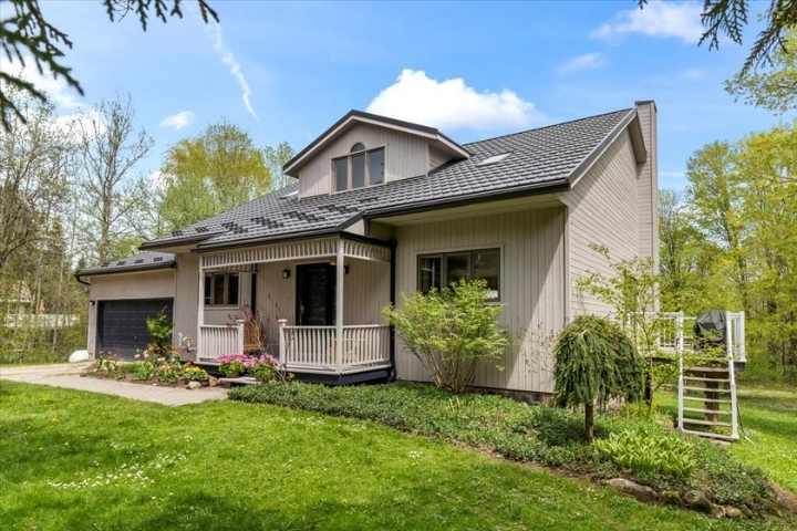 5 Bed, 3 Bath | 5 Mins to BVSC | All-Season Charm