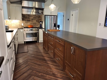 25/26 Season Rental: 7 BR/5 BA Home (208 Pellisier St in Eugenia) – 7 km from BVSC & only 1 minute walk to Flying Chestnut Kitchen