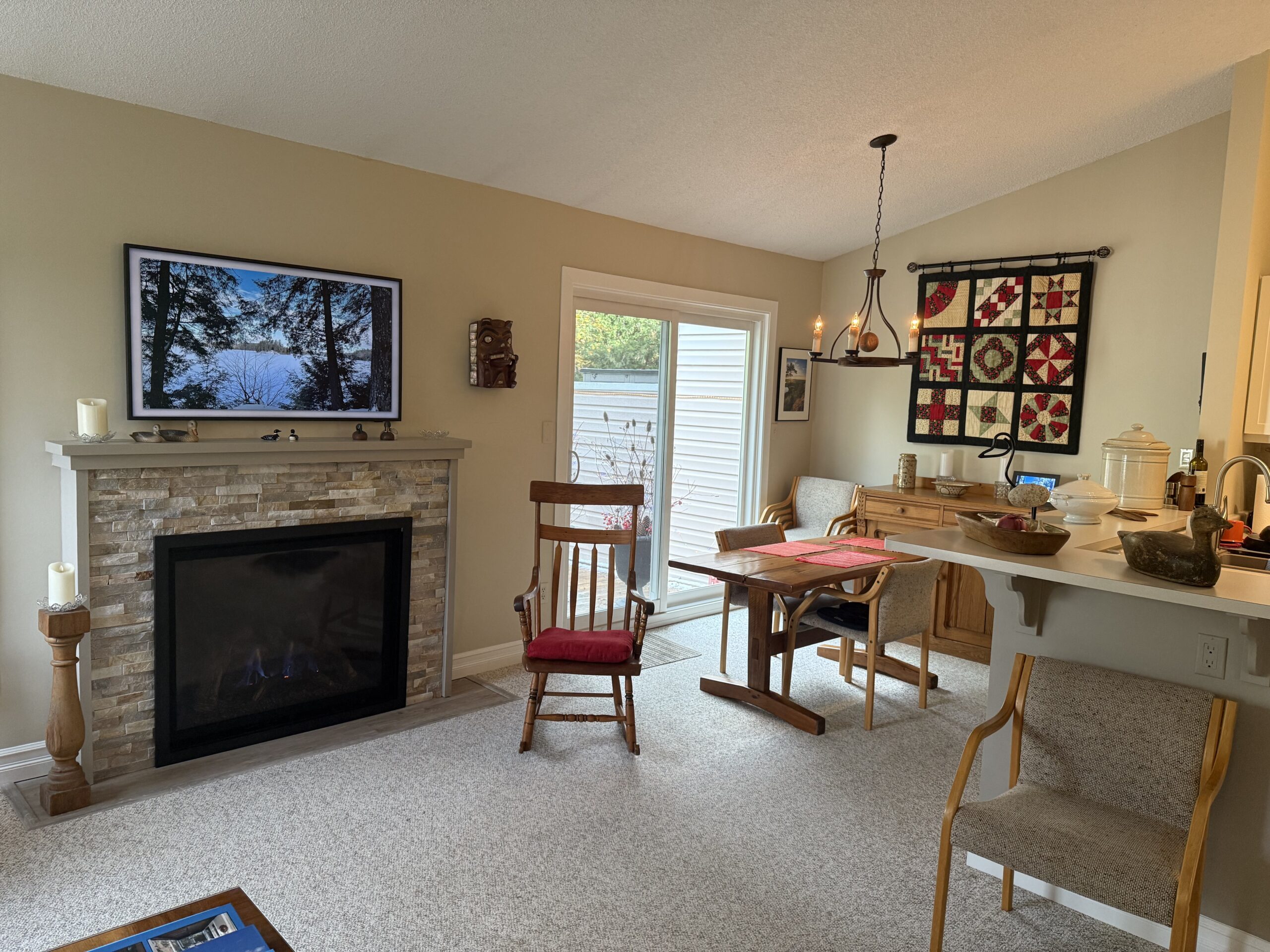 Lovely Three Bedroom Condo in Thornbury